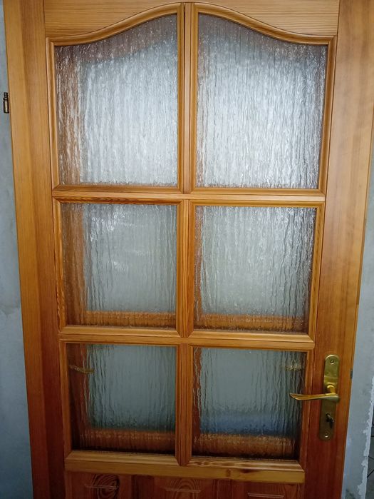 Sprzedam drzwi drewniane wewnętrzne bez futryn 2 sztuki.