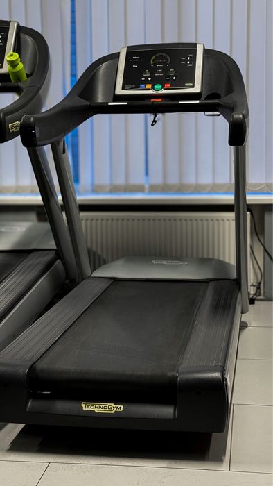 Продам бігову доріжку Technogym Run 500