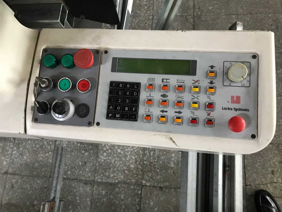 Carro de estender malhas e tecidos Lectra