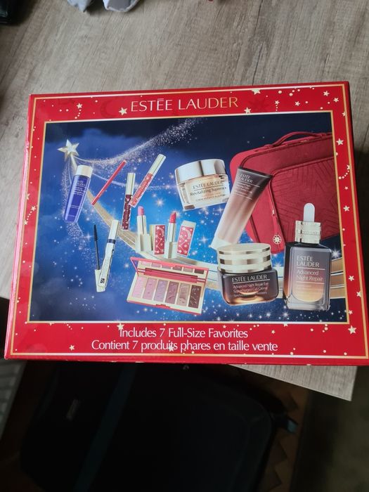 Estee Lauder błyszczyk do ust Ruby Quartz.
