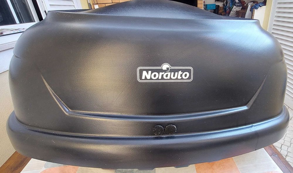 Mala de tejadilho Norauto bermude 4100 com as Barras Thule respectivas