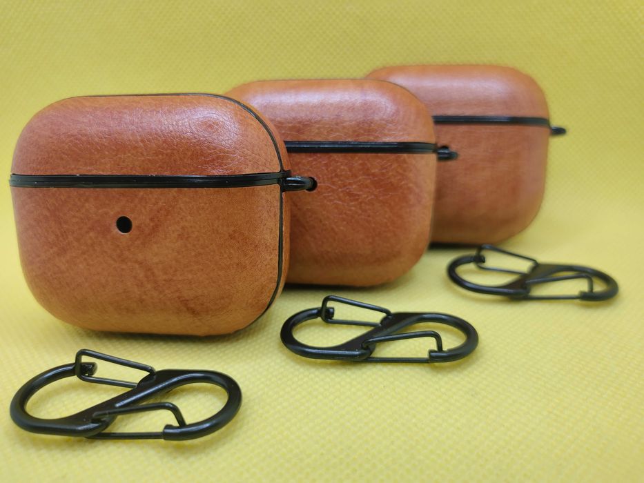 Чехол на наушники Apple AirPods 3 (Light Brown) + карабин