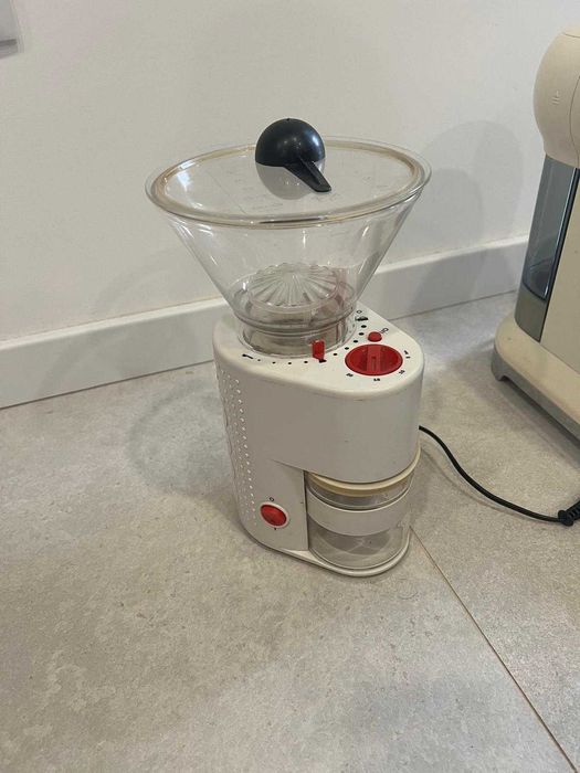 Máquina de Café Manual SMEG Anni 50 + Moinho de café Bodum
