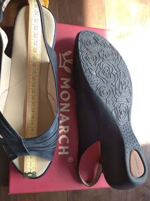 Босоножки Monarch