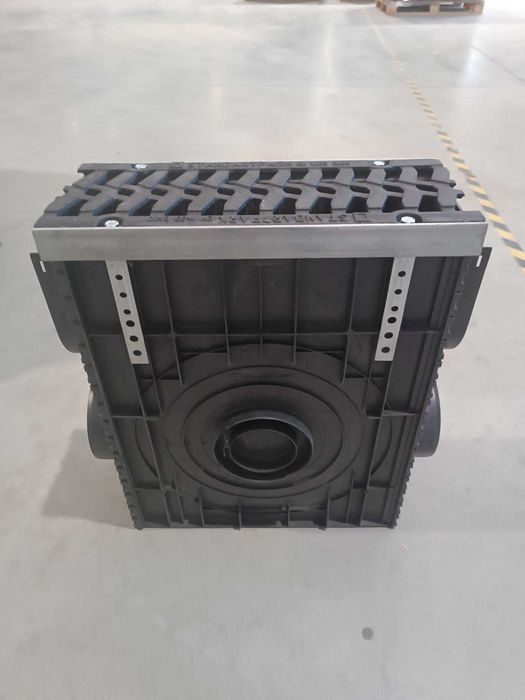 Лоток водовідведення. Пісковловлювач пластиковий з чавунною решіткою