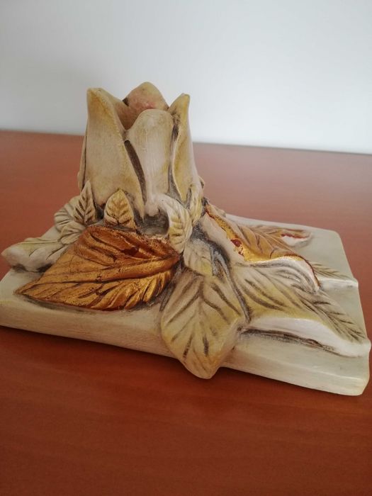 Porta-velas em cerâmica dourado