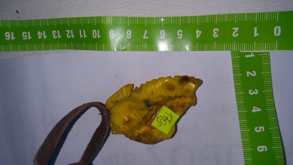 Bursztyn ozdobny wisiorek