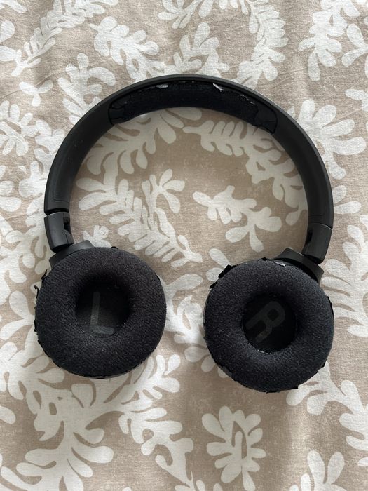 Headphones JBL e cabo p/carregamento