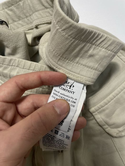 Оригінальні шорти Cp company