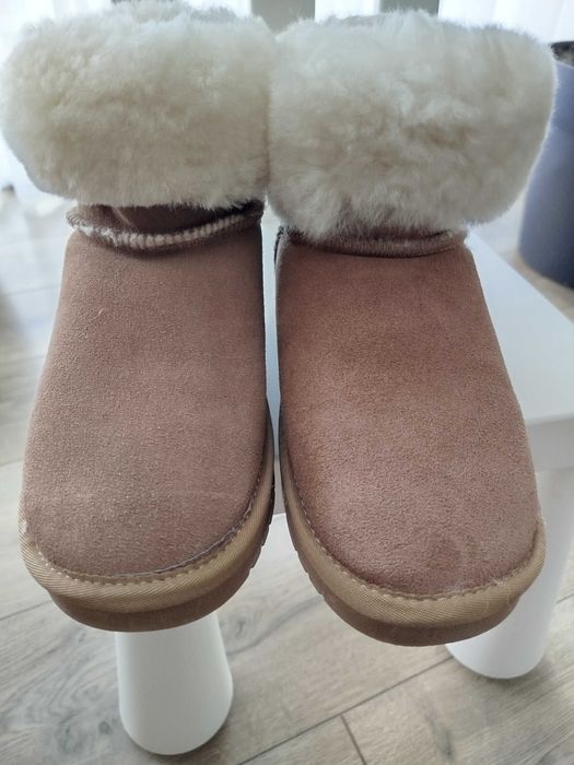 Жіночі уги (ботинки)