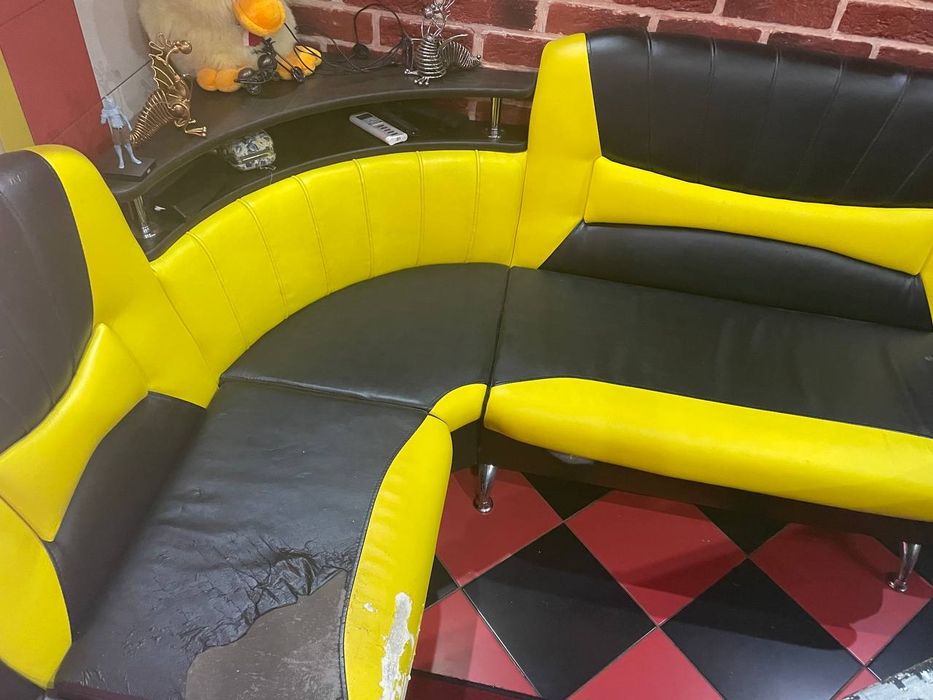 Продается кухонный уголок под перетяжку