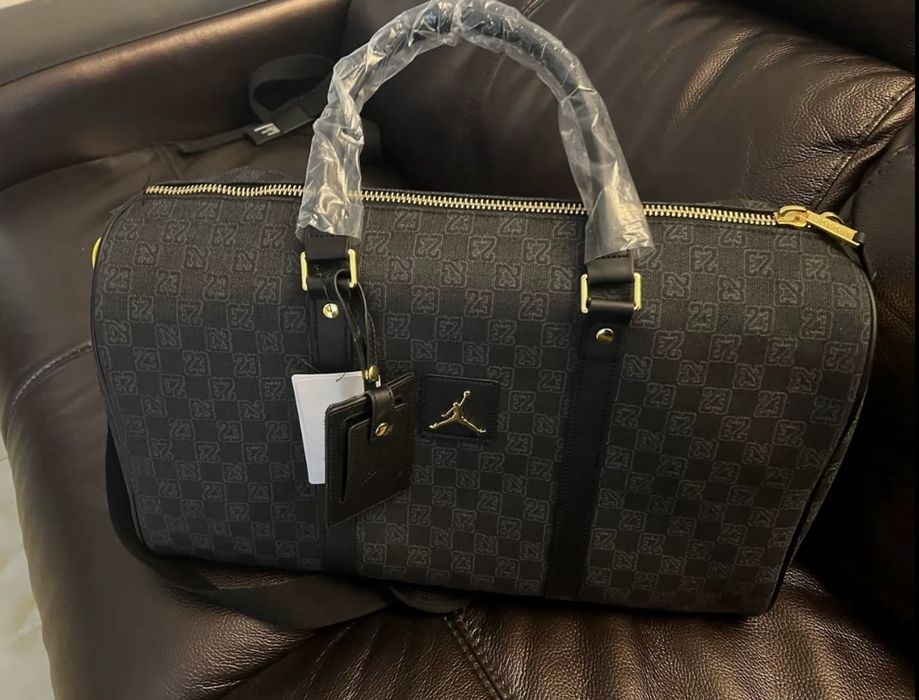 Дорожня сумка Air Jordan Monogram Duffle Bag чорна золота ОРИГІНАЛ