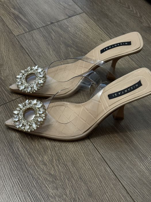 Босоніжки , туфлі під Zara