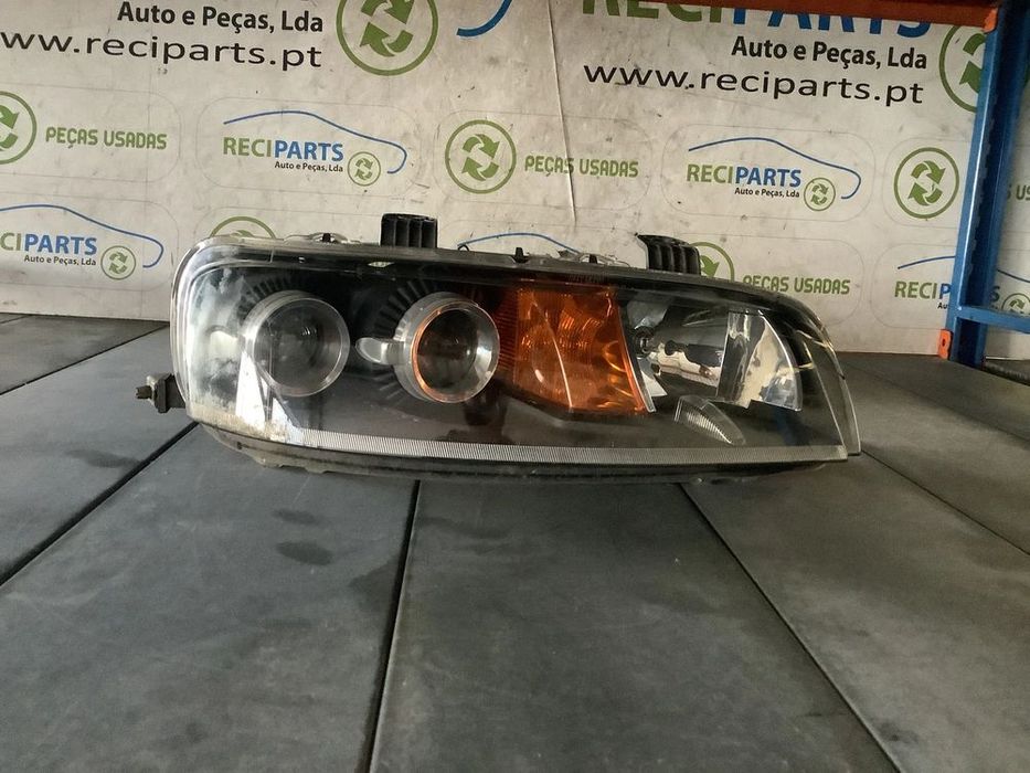 Ótica direita Fiat Punto 188