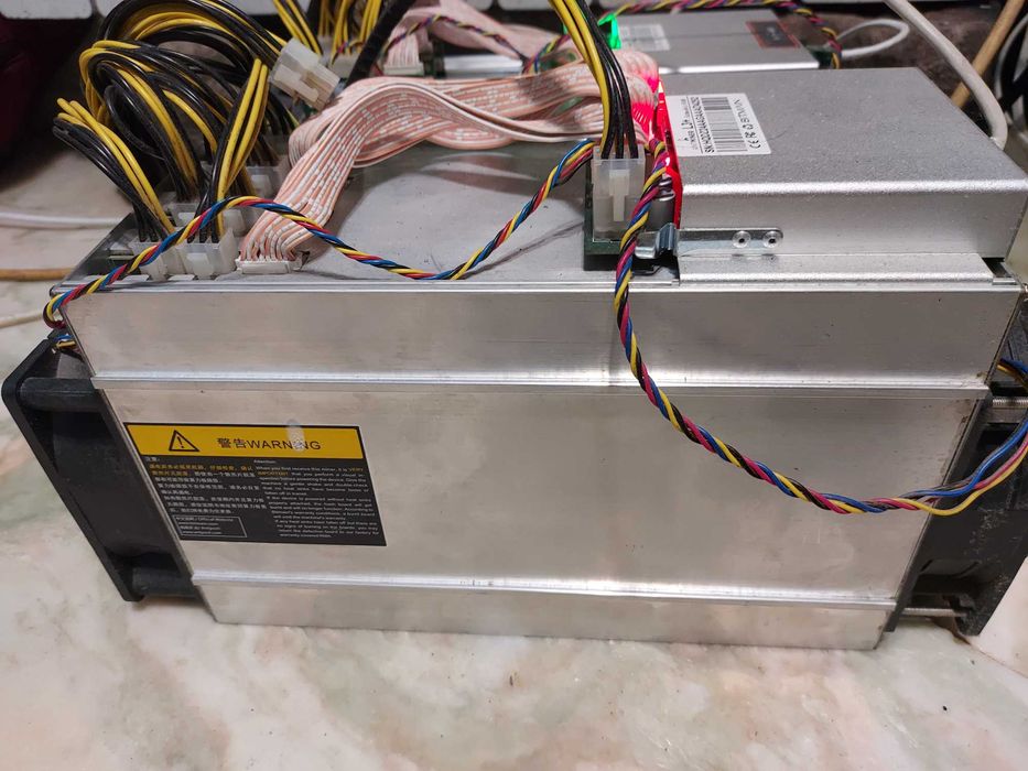 Антимайнер Asic s9 и s9i. вживаний. Ціну знижено. Терміново