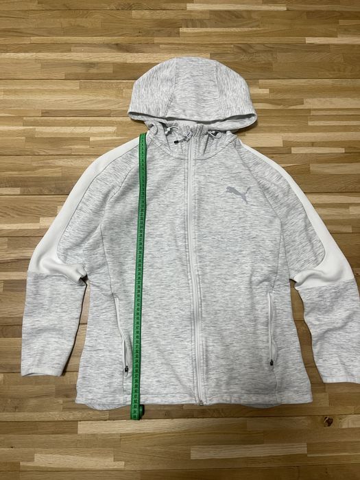 Стильна сіра кофта з капюшоном від бренду Puma.