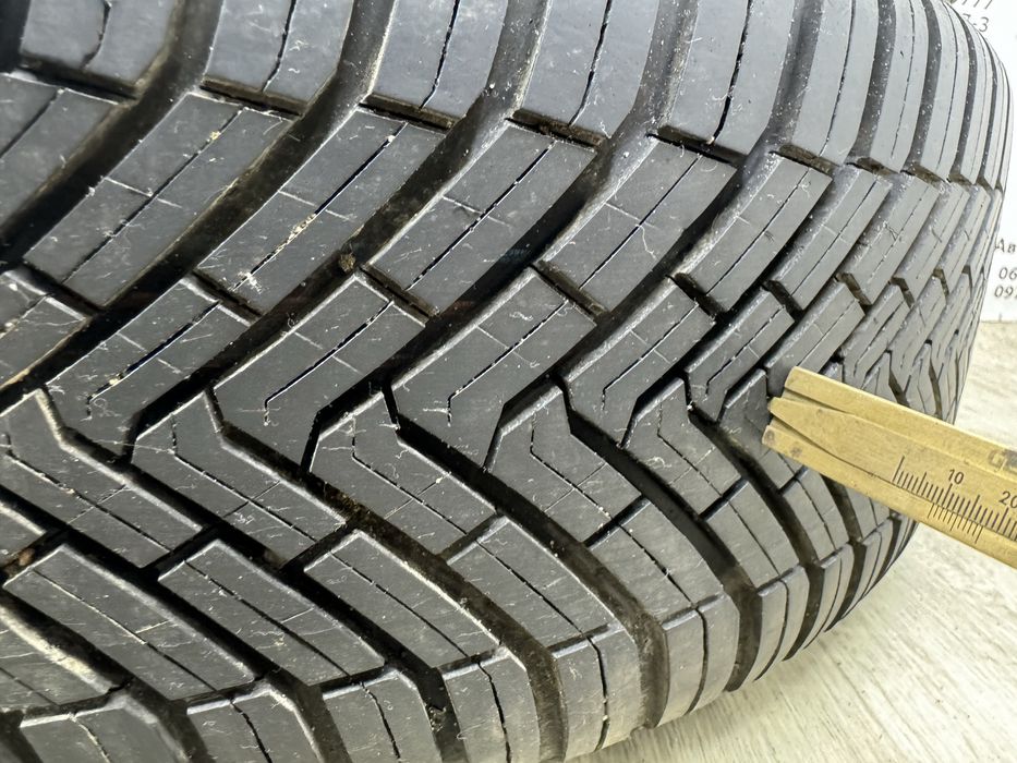 Гума Continental AllSeasonContact 215 45 R18 Р18 резина комплект літня