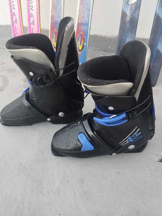 Lote Completo de Esqui – 4 Pares de Esquis + 2 Pares de Botas + 4 Pares de Bastões