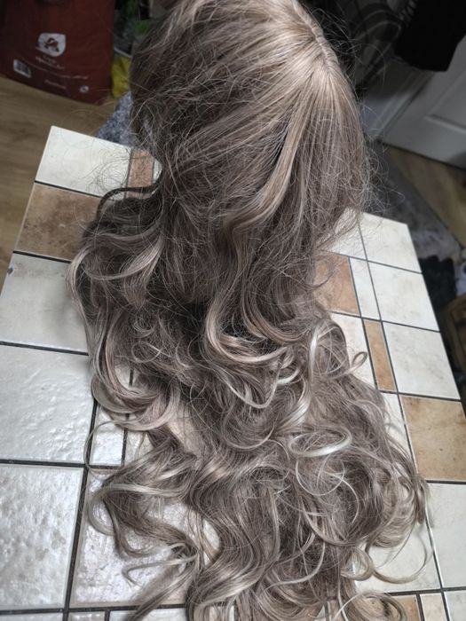 Peruka ciemny blond
