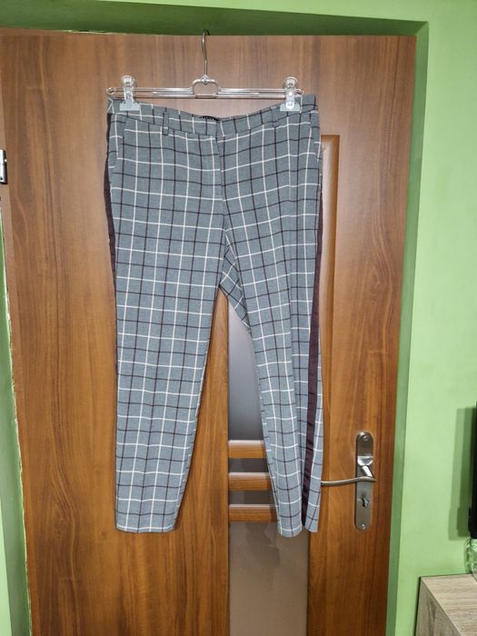 Garnitur damski szary w kratkę (żakiet 38, spodnie 40)