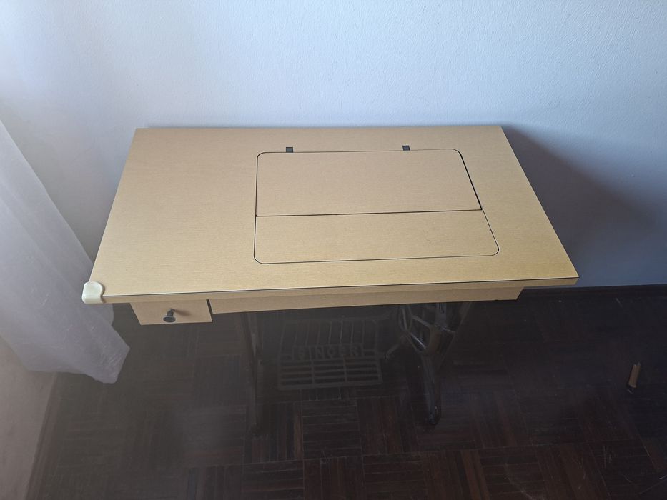 Máquina de Costurar Singer