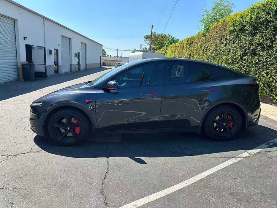 Tesla Model Y Premium      2026