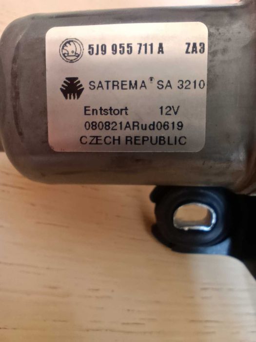 Моторчик заднього склоочисника Skoda Fabia 2