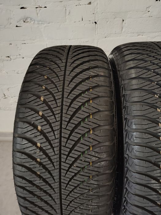 НОВІ  ШИНИ 215/55 17 Goodyear  всезезон