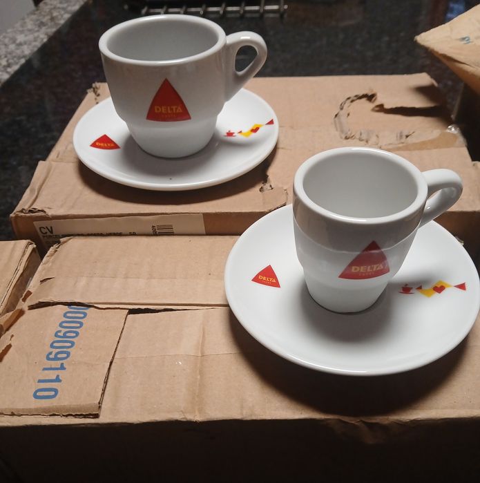 Delta e Segafredo conjuntos de chávenas e pires de café e chá. Ler des