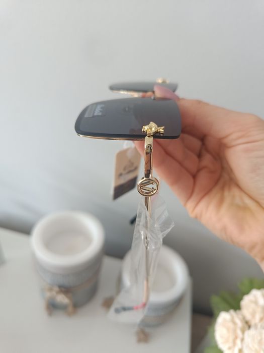 Okulary przeciwsłoneczne z muchami