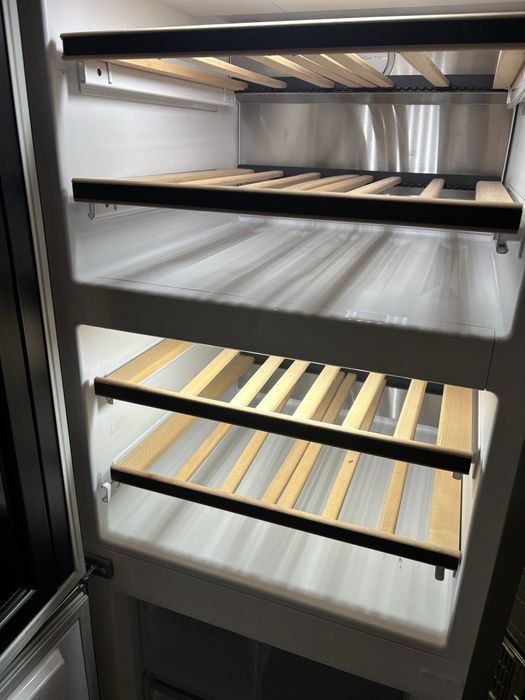 Винний холодильник Miele KWNS28462E