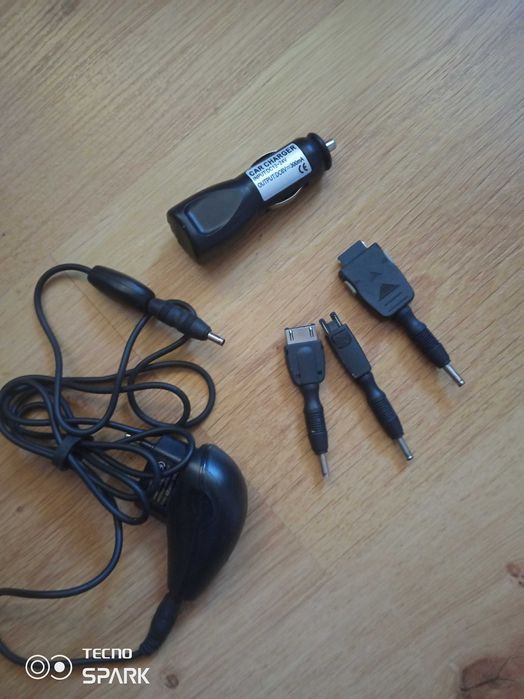 Універсальна зарядка.