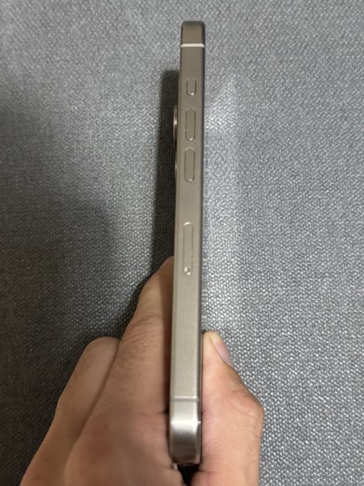 iPhone 15 Pro - Natural Titanium