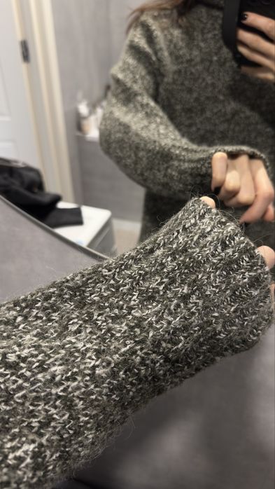 Теплий светр. Розмір М