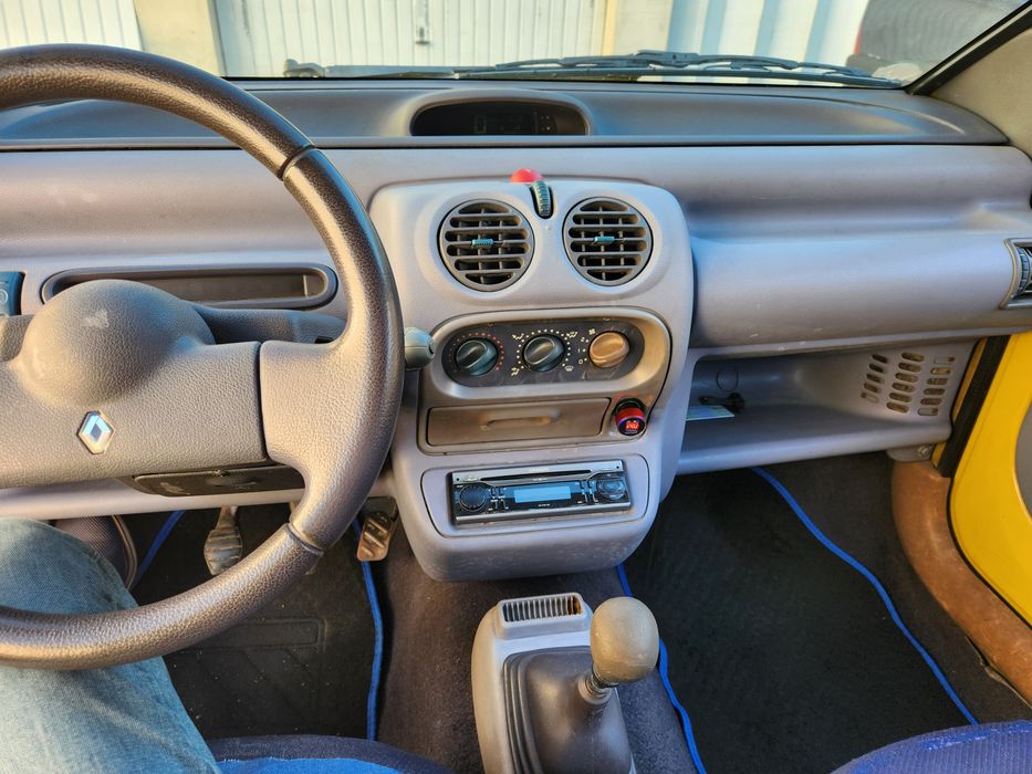 Renault Twingo com teto de abrir de correr