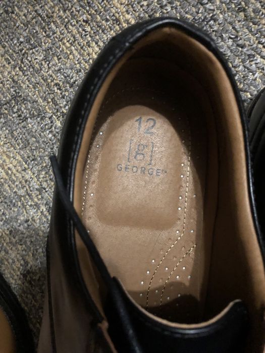 Шкіряні туфлі.