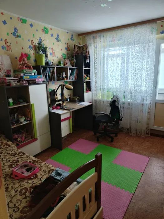 Продам затишну 4-и к/к по вулиці Державності - 87м².