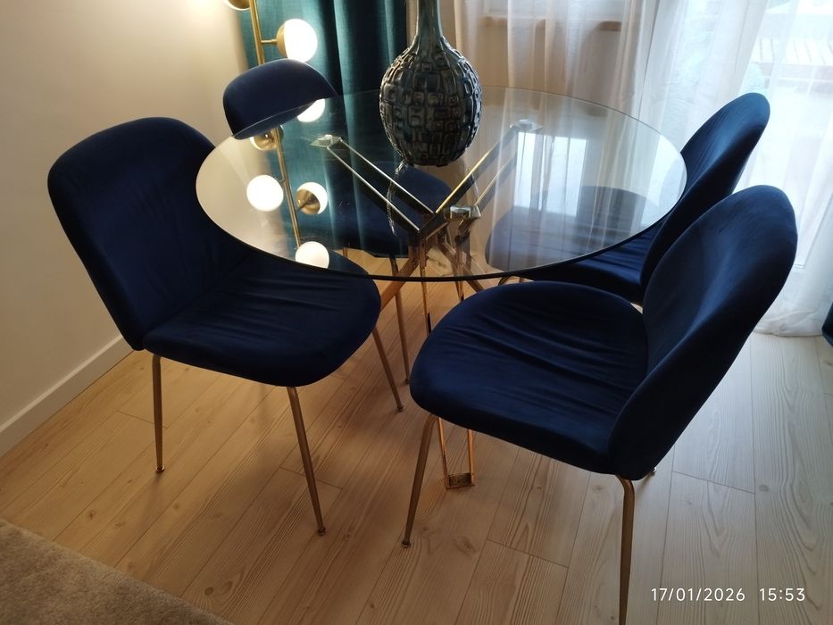 Mesa + 4 cadeiras loja AREA