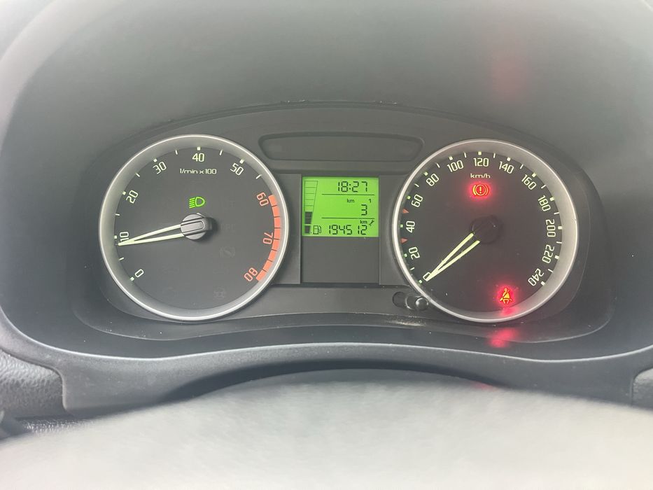 Boas vendo skoda fabia 1.2 gasolina