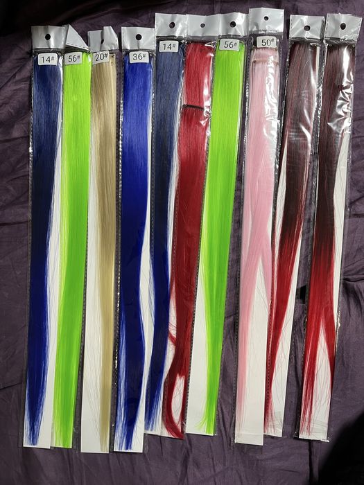 Канекалоноли (накладні кольорові пасма штучного волосся)