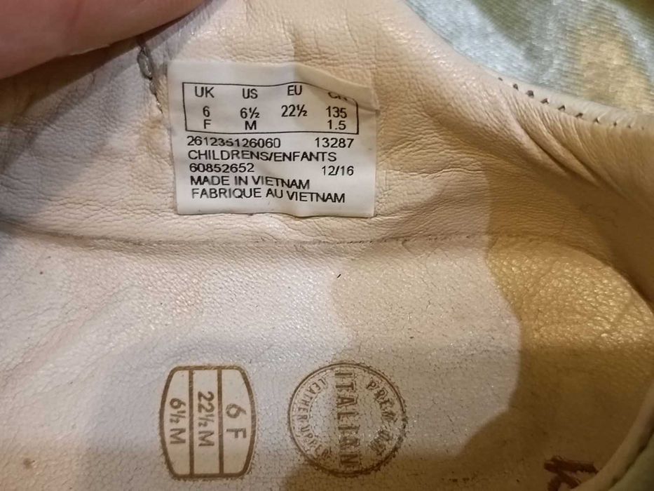 Детские кожаные балетки Clarks
