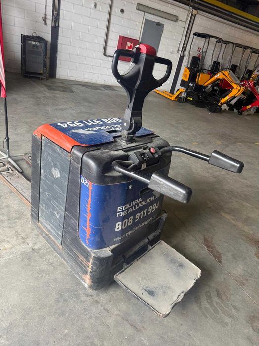 Porta paletes apeado elétrico (Usado)