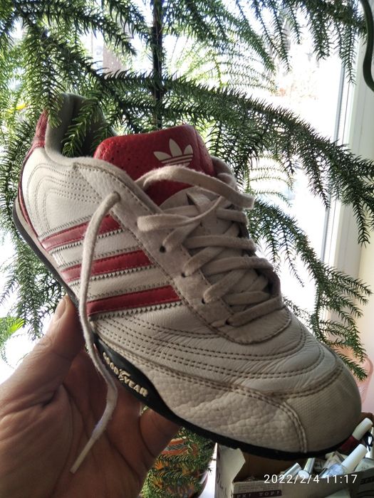 Кросівки жіночі adidas