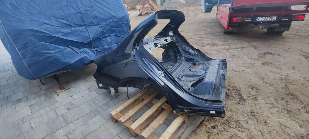 Prawa tylna ćwiartka Mercedes e klasa w213