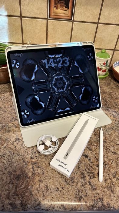 Tablet iPad Apple Retina PRO 12.9” + NOWY RYSIK - iOS 26.6 - PROCREATE - wersja bez przycisku
