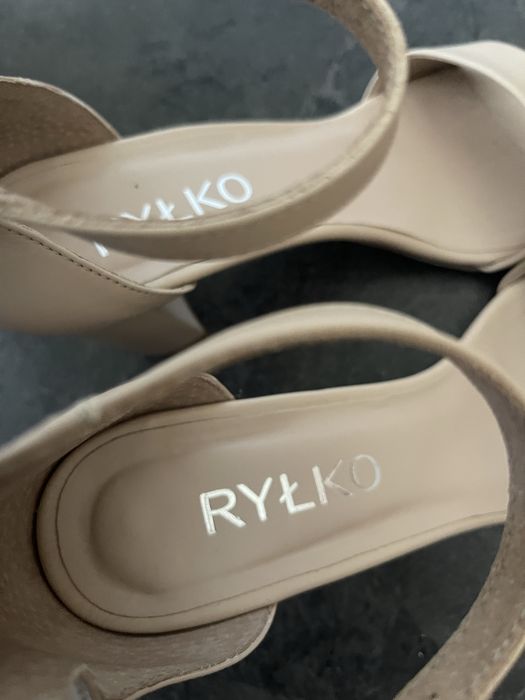 Sandały Ryłko z zabudowaną piętą rozm. 40