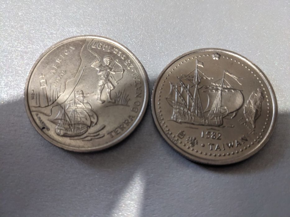 2 moedas comemorativas de 200 escudos
