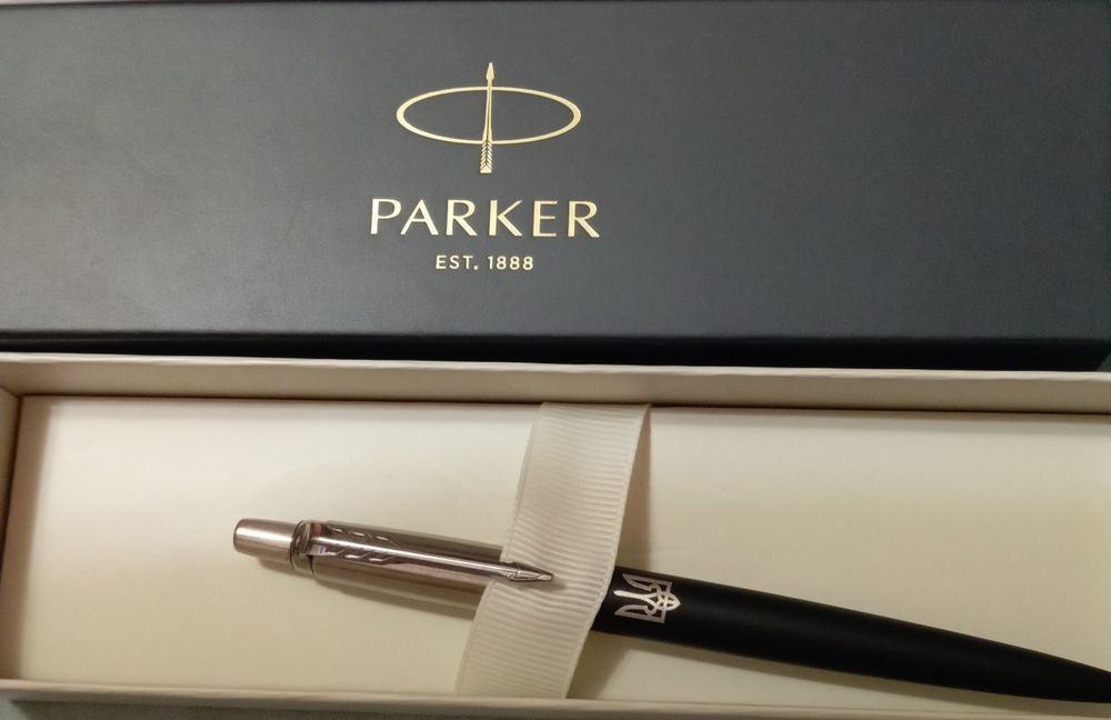 Parker Jotter с украинским тризубцем