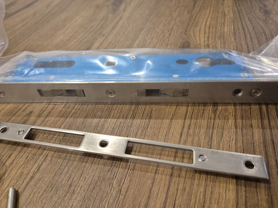 Fechadura de embutir para caixilharia de alumínio