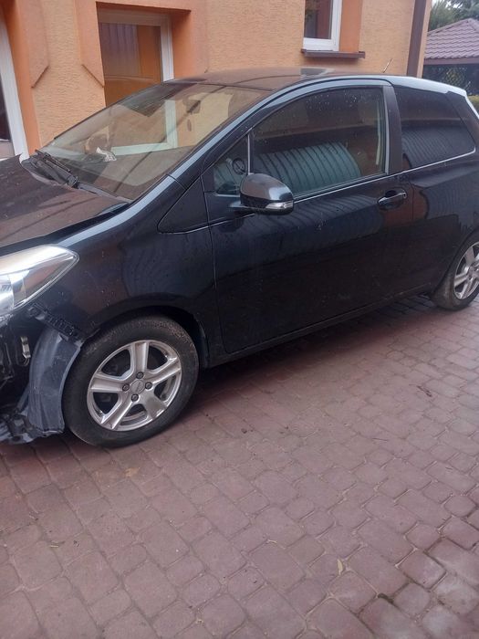 Samochód osobowy uszkodzony